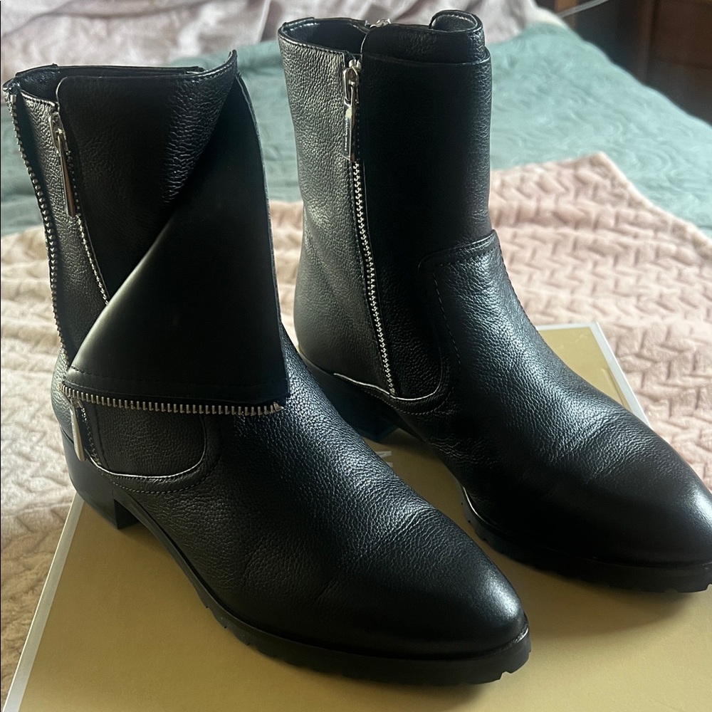 MICHAEL Michael Kors Black Leather Zip-Detail Ankle Boots